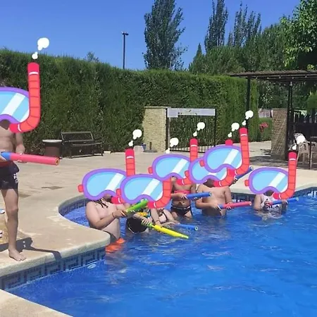 Con Piscina Homestay